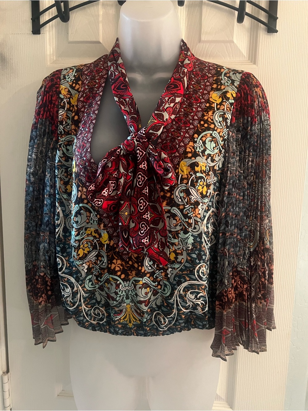 Alice & Olivia Elaina blouse silk paisley print size 6